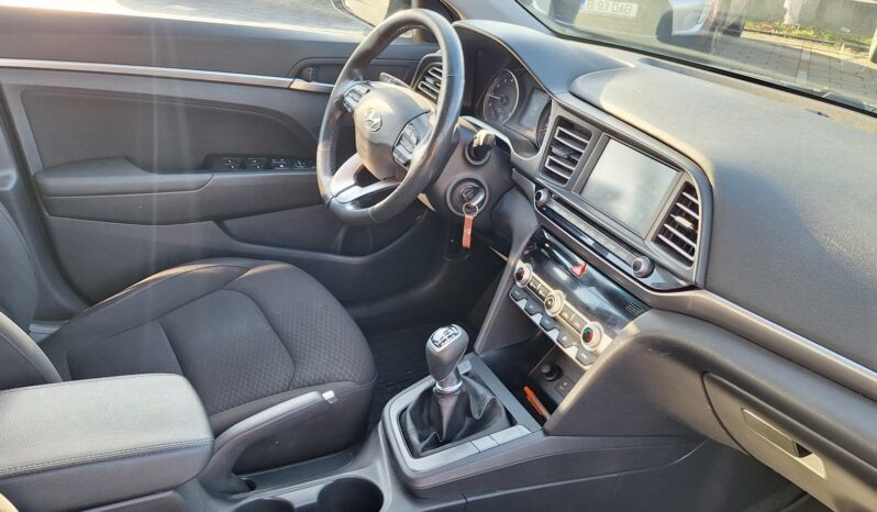 Hyundai Elantra full